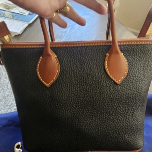 Dooney & Bourke• All Weather Leather Pebble Grain Small Handle Tote/CB - Picture 3 of 12